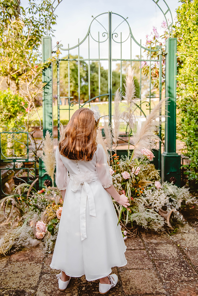 55 Modelos de Vestidos para Daminhas de Honra [INSPIRAÇÃO]  Dama de honra,  Vestido daminha de honra, Vestido infantil para casamento