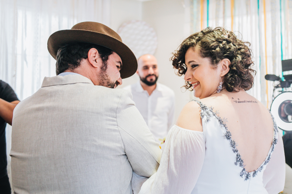 Agatha e Vinicius Casamento urbano do predio ao pub Canvas Atelie