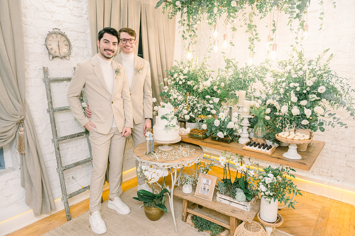 Alex e Caio | Home wedding: casamento civil na Casinha Quintal