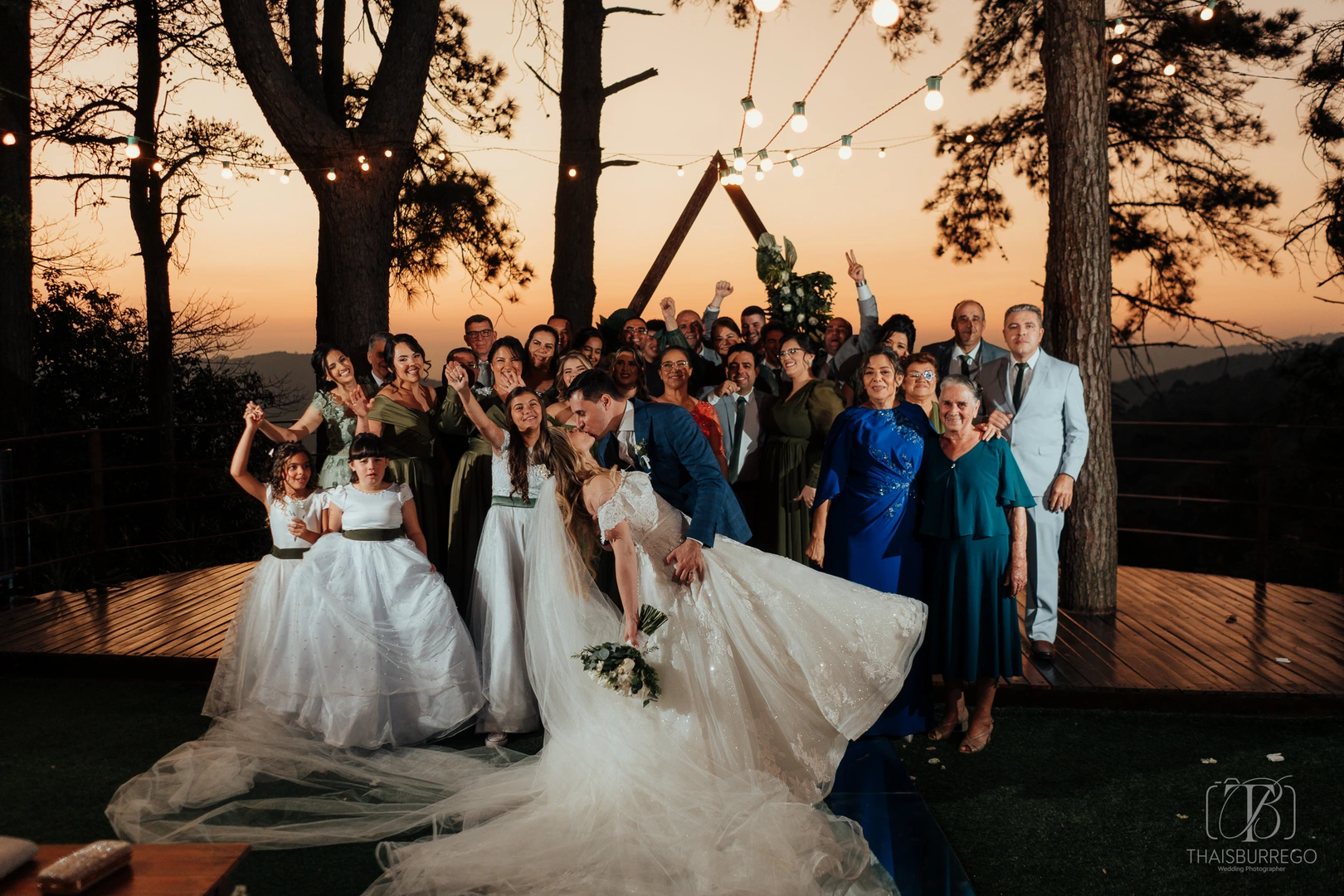 Maiane e Augusto | Casamento ao ar livre com cerimônia ao cair da tarde - Villa Vezzane